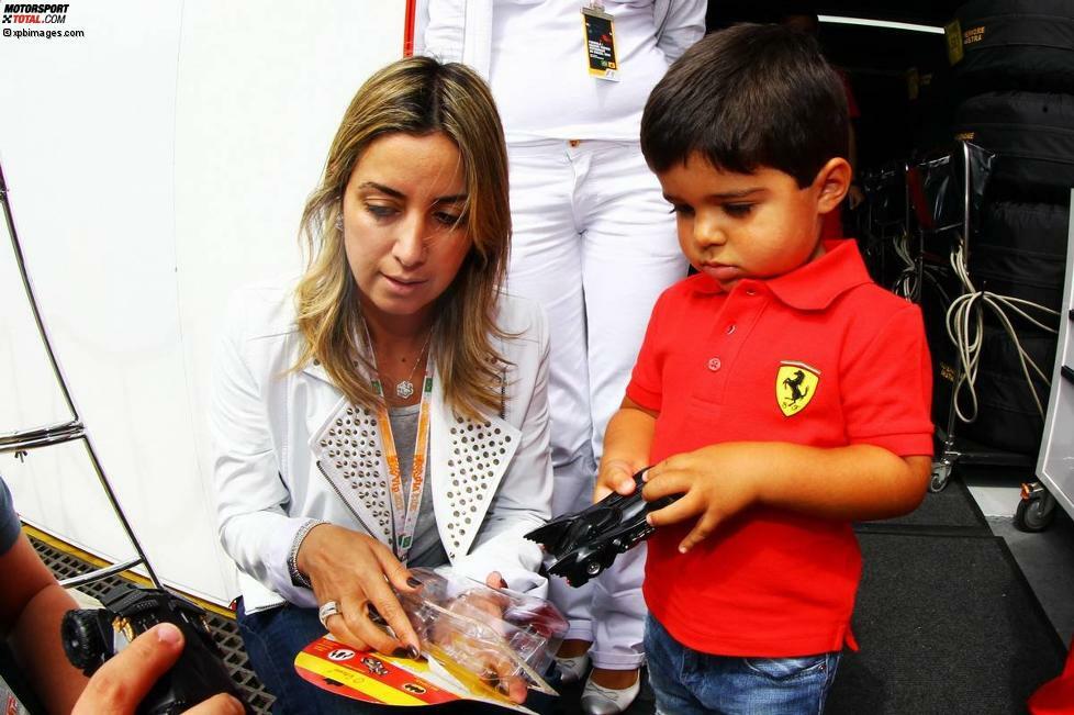 Bei den Massas ist der Nachwuchs schon länger da - und heißt wie der Papa: Felipinho steht auf Ferrari und schnelle Autos, genau wie Felipe. Die bodenständige Mama Raffaela hat's im Haus der Benzinbrüder nicht immer einfach...