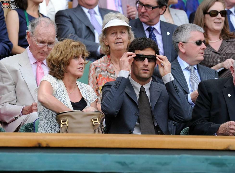 Ganz und gar nichts mit solchem Society-Schnickschnack anfangen kann Ann Neal, die reife Partnerin von Mark Webber. Ann ist um mehr als zehn Jahre älter als Mark und brachte ihren heutigen Lover seinerzeit als dessen Managerin von Australien nach Europa. Hier zu sehen beim Tennisturnier in Wimbledon.