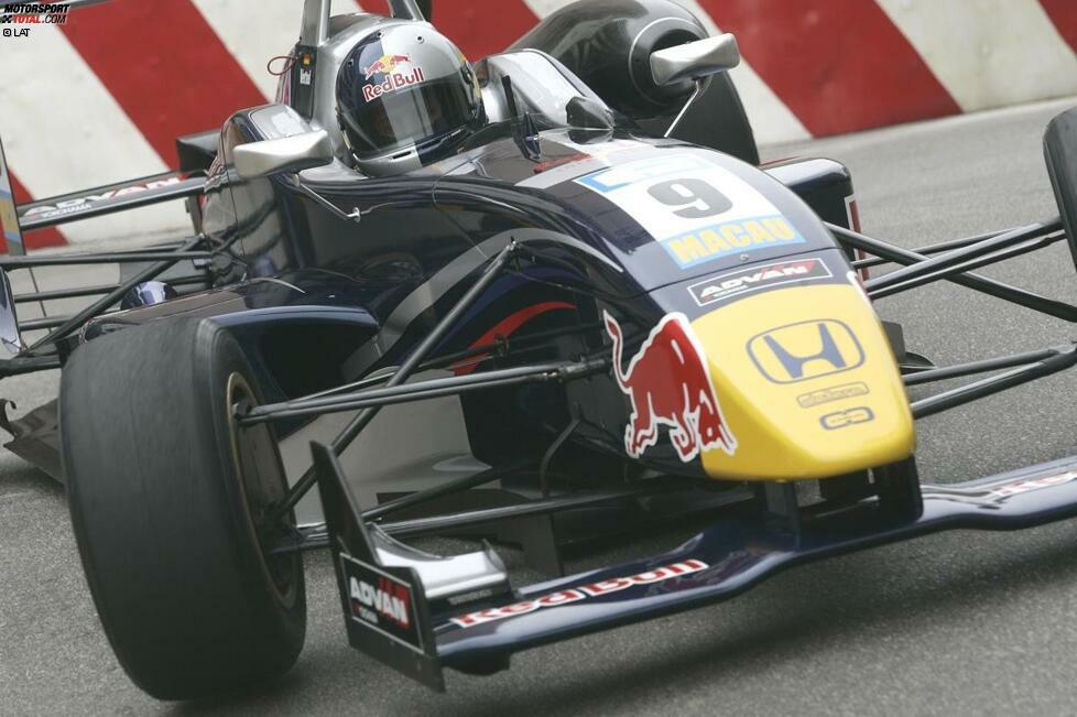 2005 war noch nicht abzusehen, dass Sebastian Vettel wenige Jahre später die Formel 1 dominieren würde. Beim Start in Macao - schon damals in Red-Bull-Farben - musste er sich Lucas di Grassi und Robert Kubica geschlagen geben und wurde Dritter.