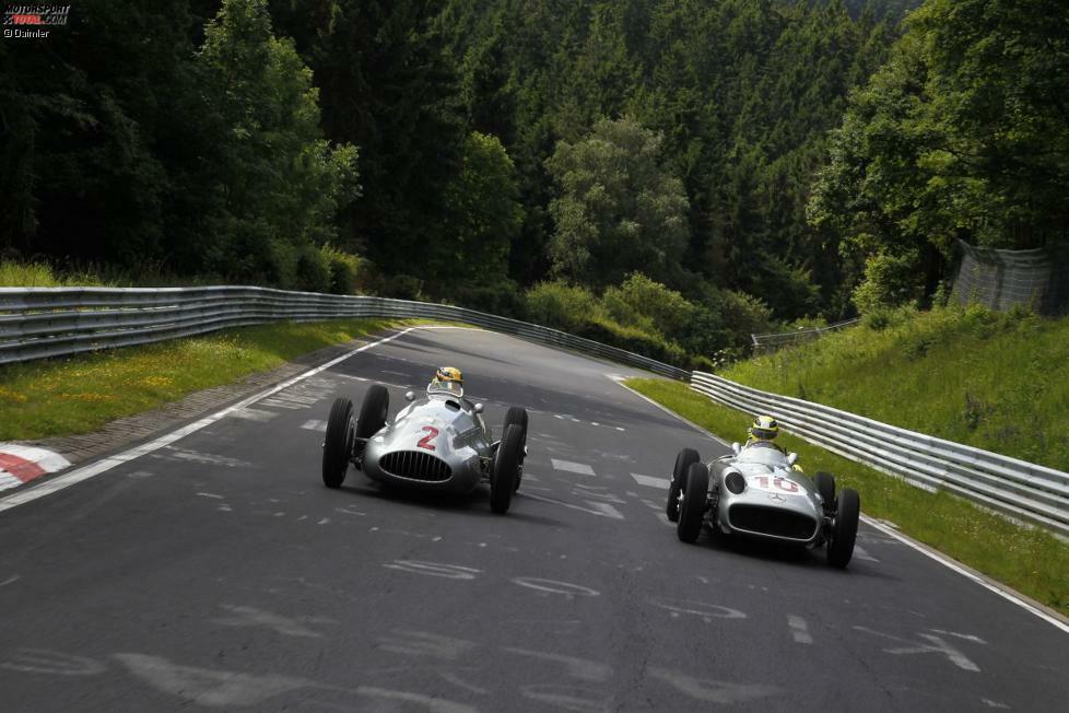 Die Nürburgring-Nordschleife hat viel Tradition und unglaubliche Ausmaße: eine Runde hat knapp 21 Kilometer Länge und 73 Kurven. 1927 wurde die Nordschleife als 