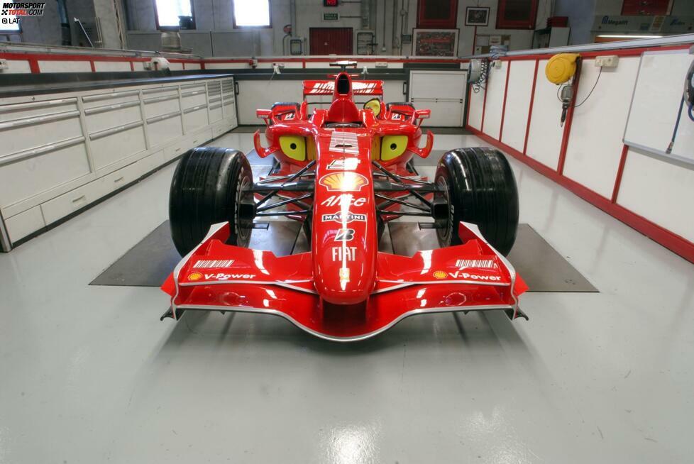 2007: Ferrari F2007. Fahrer- und Konstrukteurs-Weltmeister. Neun Siege. - Alles neu bei der Scuderia: Im letzten Jahr des langsam scheidenden Teamchefs Jean Todt gewinnt Kimi Räikkönen den Auftakt-Grand-Prix in Australien - und beim dramatischen Finale in Brasilien auch den schon verloren geglaubten Titel gegen Alonso/Hamilton auf McLaren. Auf eine Präsentation mit hunderten Gästen verzichtet Ferrari komplett. Stattdessen werden nur Fotos des F2007 aus der Fabrik veröffentlicht.