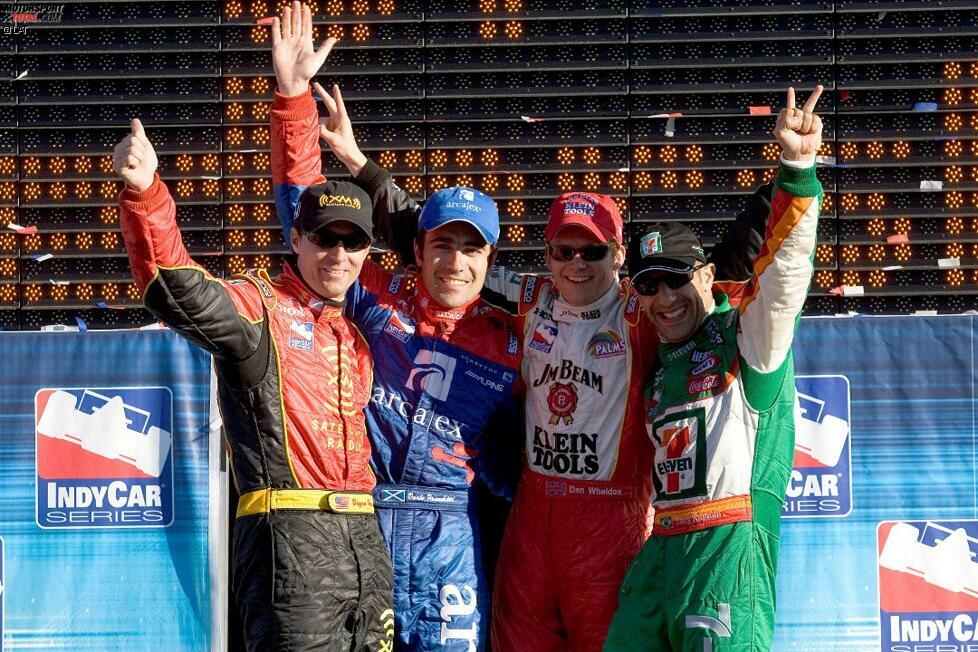Mega-Triumph zum Saisonauftakt 2005 in St. Petersburg. Wheldon siegt vor Kanaan, Franchitti und Bryan Herta. Ein Vierfachsieg und die Fachpresse titelt von den 