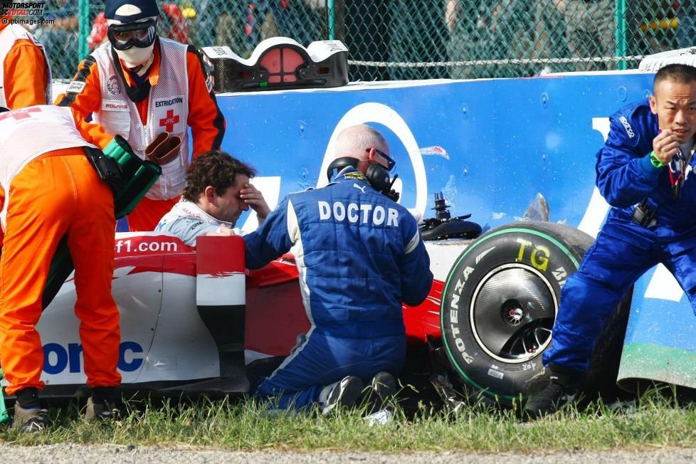 3. Oktober 2009: Im Qualifying zum großen Preis von Japan fliegt Timo Glock heftig in die Begrenzungen. Der Deutsche verletzt sich am Bein und fällt nicht nur für das Wochenende in Suzuka aus. Ersatzpilot Kamui Kobayashi vertritt Glock bei den letzten drei Rennen der Saison. Am Ende des Jahres zieht Toyota den Stecker aus dem Formel-1-Programm.