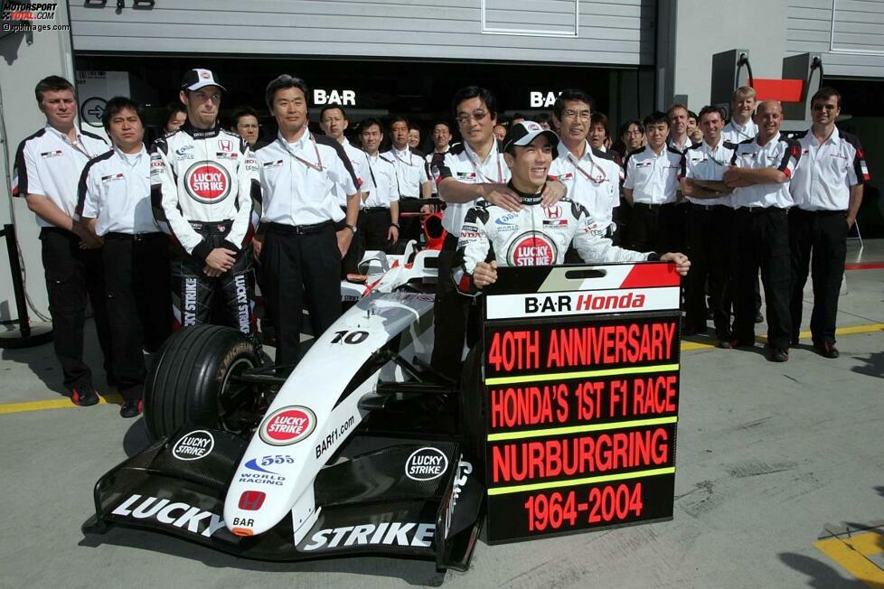 Ab 2000 ist Honda wieder als Motorenlieferant in der Formel 1 vertreten. Um 2004 mit dem damaligen BAR-Rennstall ein 40-jähriges Jubiläum zu feiern: 40 Jahre zuvor hatten die Japaner ihr Formel-1-Debüt gegeben. An die Erfolge der Vergangenheit will Honda ab 2006 anknüpfen und übernimmt das BAR-Team. Honda ist damit erstmals seit 1968 wieder mit einem Werksteam in der Formel 1 am Start.