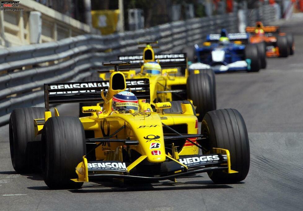 Im Anschluss an die Saison 1992 zieht sich Honda werksseitig aus der Formel 1 zurück, bleibt dem Grand-Prix-Sport aber mit Tochterfirma Mugen erhalten. In den 1990er-Jahren beliefert Mugen einige Rennställe mit Motoren, was sich auch in den 2000er-Jahren fortsetzt. Wie beispielsweise im Falle des Jordan-Teams, das hier im Bild zu sehen ist. Obwohl Honda mehrmals eigene Formel-1-Prototypen baut und testet, lässt ein Werks-Comeback der Japaner erst einmal auf sich warten.