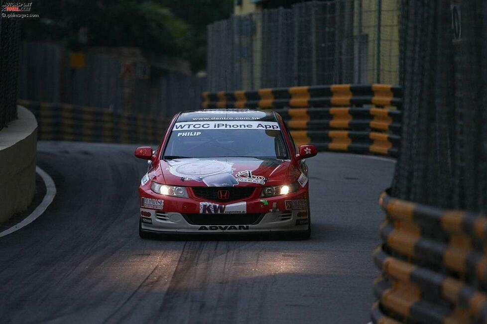 Nach 2008 und bis 2011 tauchen nur gelegentlich Honda-Autos im Starterfeld der WTCC auf. Meist werden sie von Gastfahrern pilotiert, die ohnehin kaum Ausschten auf Punkte haben. Erst 2012 ändert sich das, als Honda sein neues WTCC-Werksteam zu einigen Probeeinsätzen an den Start schickt.