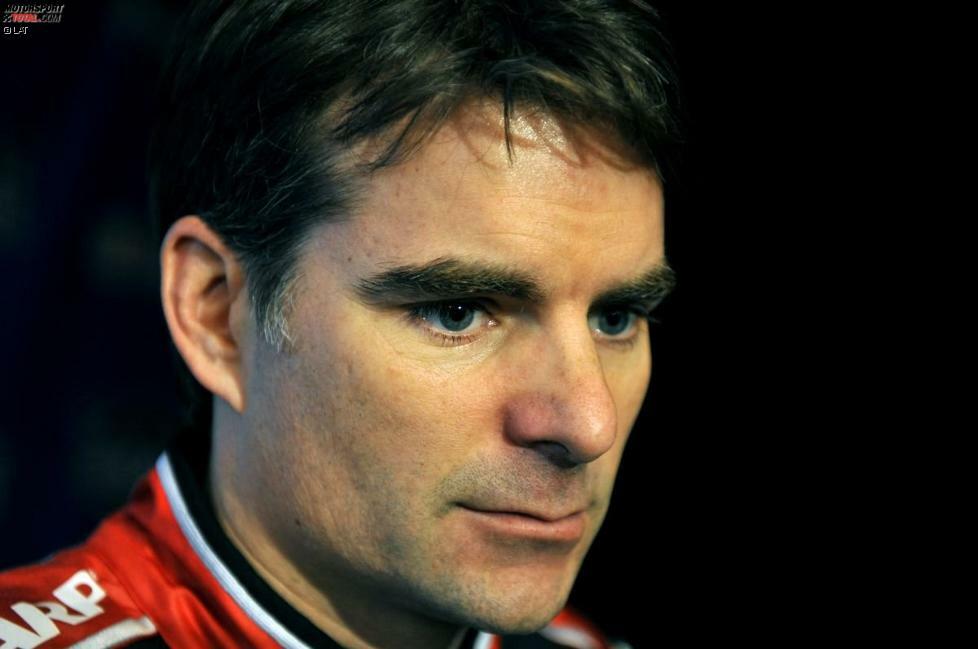 ... wird auch Jeff Gordon nicht jünger. Die Saison 2012 nimmt der Kalifornier im Alter von 40 Jahren und mit dem einen oder anderen grauen Haar unter die Räder. Im Rahmen der Speedweeks in Daytona erlebt aber auch der längst als Routinier geltende, viermalige Champion noch eine Premiere, denn ...