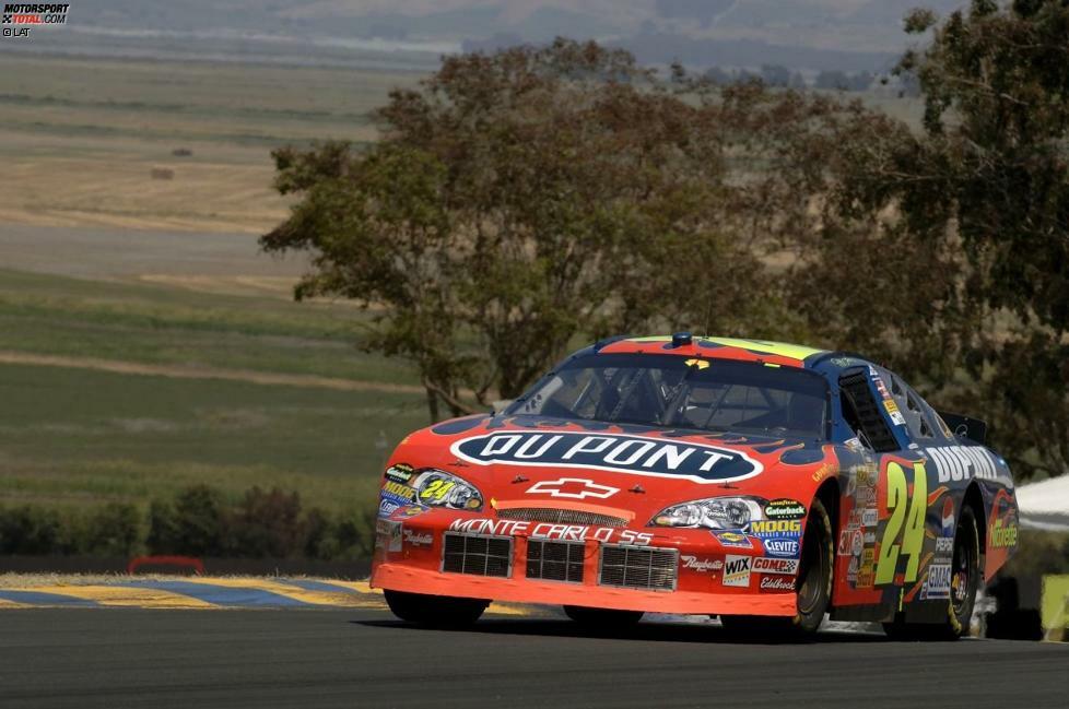 Sportlich springen für Jeff Gordon vor seiner zweiten Hochzeit noch zwei Siege heraus. Der erste Saisonsieg 2006 gelingt beim Heimspiel auf dem kalifornischen Rundkurs von Sonoma. Mit diesem Sieg, seinem insgesamt neunten abseits eines Ovals, macht sich Gordon zum erfolgreichsten Rundstrecken-Fahrer der NASCAR-Geschichte. Am selben Tag gibt er die Verlobung mit Ingrid Vandebosch bekannt.