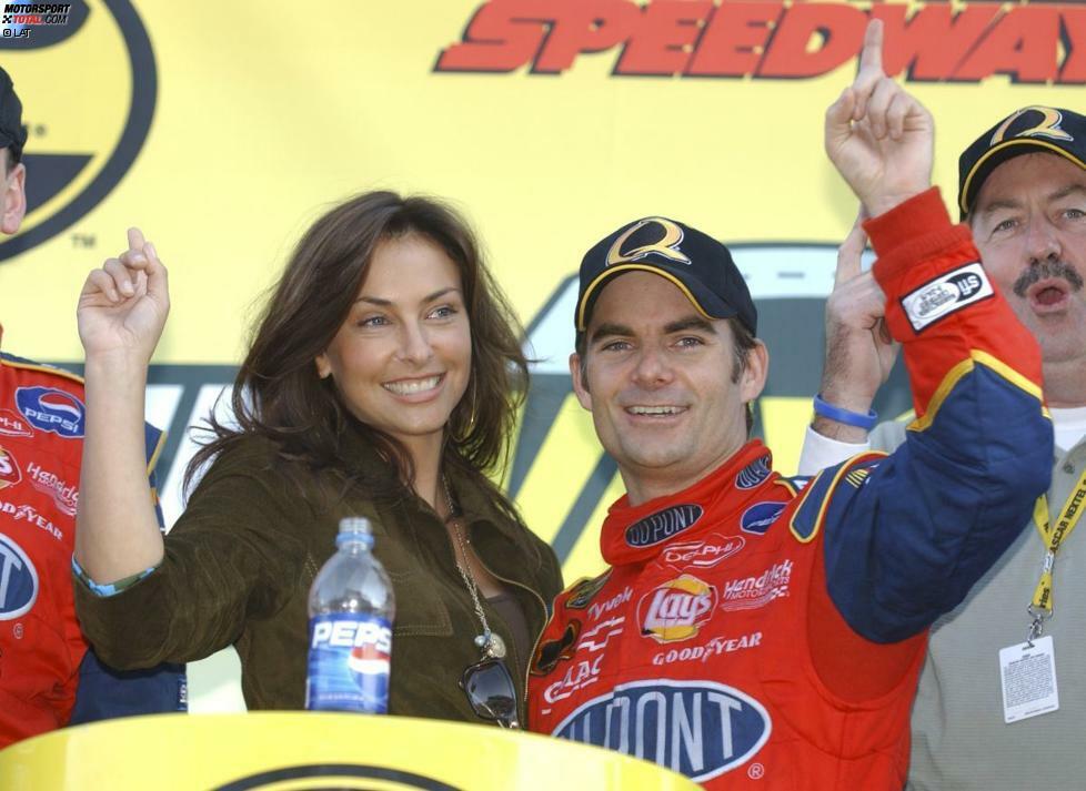 So steht bei eben jenem Martinsville-Rennen im Oktober 2005 auch Ingrid Vandebosch erstmals neben Jeff Gordon in der Victory Lane. Gut ein Jahr später, im November 2006, treten Jeff und Ingrid (die zuvor für kurze Zeit mit dem Hollywood-Schauspieler Bruce Willis liiert war) vor den Traualtar.