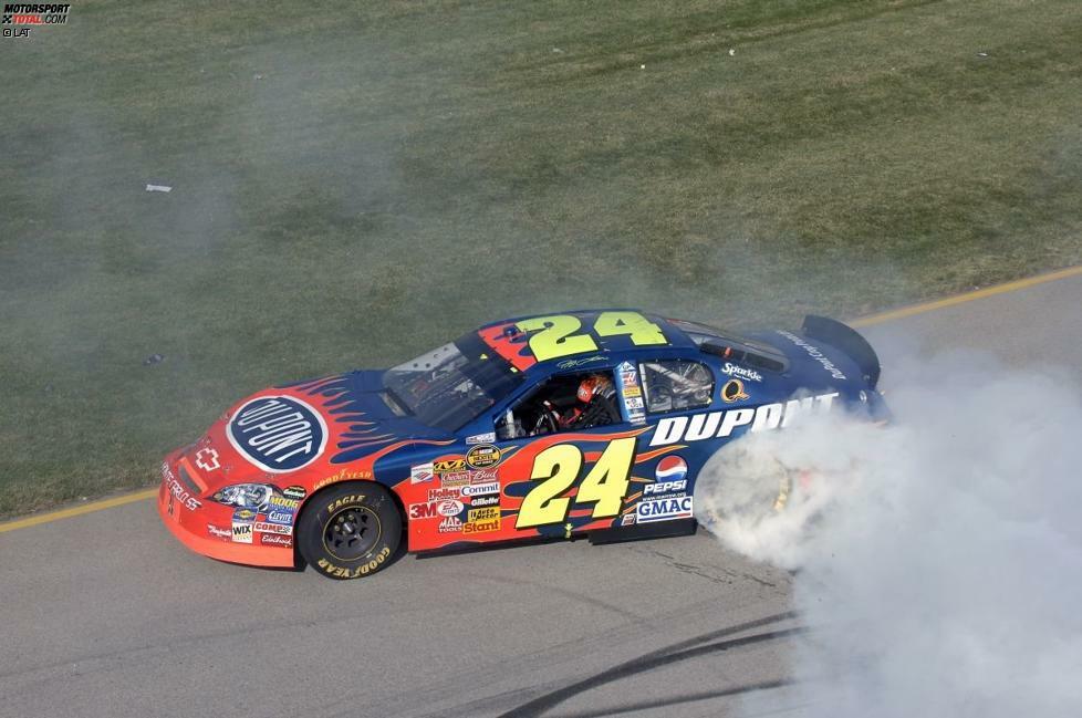 Jeff Gordons zweiter Saisonsieg 2006 kommt auf dem Chicagoland Speedway zustande. Auf dem Weg zum Sieg räumt er den Roush-Ford von Matt Kenseth aus dem Weg. Dieser hatte ihn vier Monate zuvor in der letzten Runde des Bristol-Rennens im Kampf um Platz drei umgedreht.