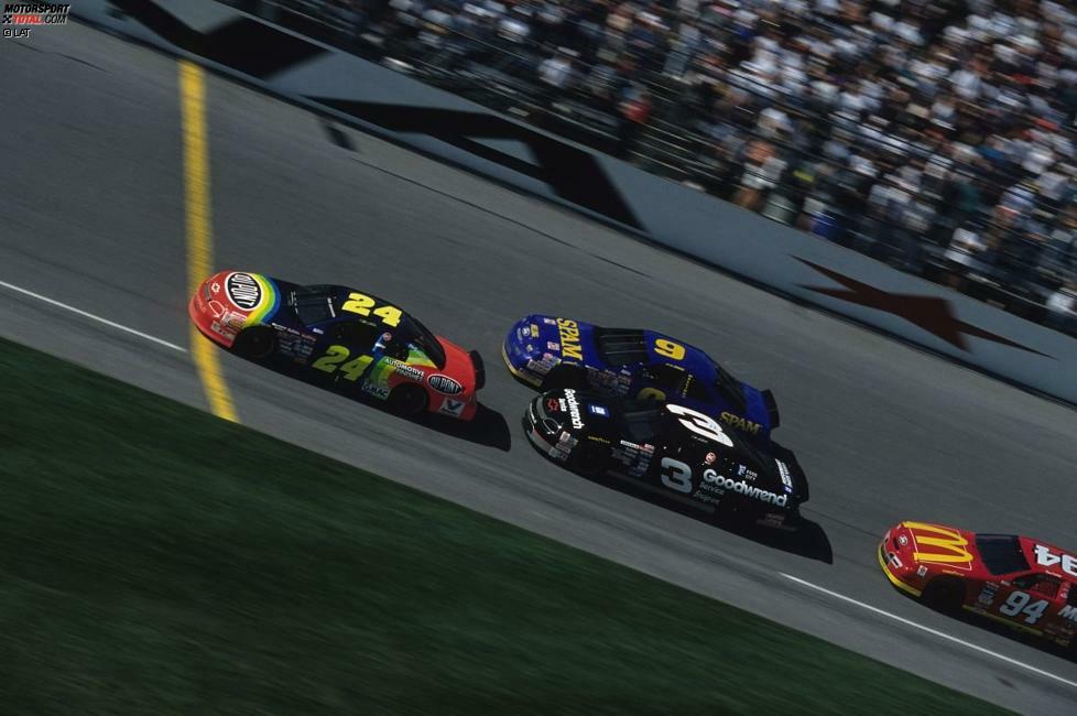 Die NASCAR-Karriere von Jeff Gordon (geboren am 4. August 1971 in Vallejo) beginnt beim Saisonfinale 1992 in Atlanta. Schon damals fährt der gebürtige Kalifornier im Hendrick-Chevrolet mit der Startnummer 24. Der erste Sieg gelingt im Mai 1994 in Charlotte. Im Februar 1995 geht Gordon in Daytona (Foto) in seine dritte volle Winston-Cup-Saison und ...