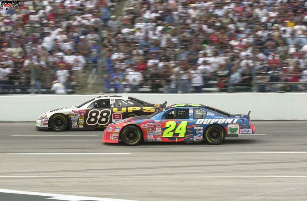 Die Saison 2001 wird zum Zweikampf zwischen Jeff Gordon, dessen Hendrick-Chevrolet inzwischen im 