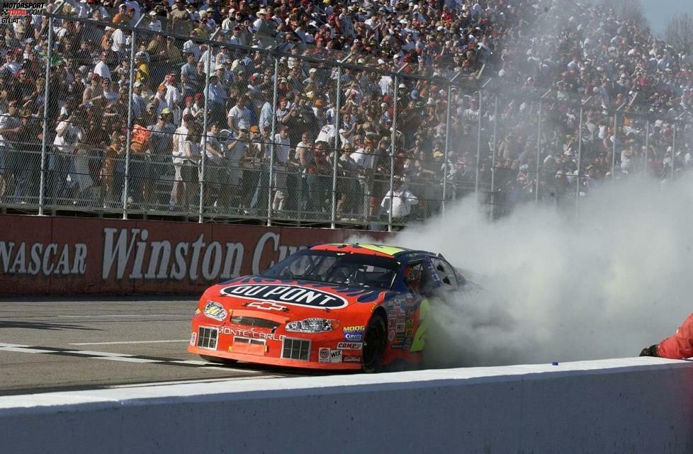 Die Saison 2003 beginnt besser: Schon im April gelingt in Martinsville der erste Saisonsieg, doch Jeff Gordons Aufmerksamkeit gilt in jenem Jahr nicht allein den NASCAR-Boliden. Parallel zu seinem Engagement bei Hendrick Motorsports ...