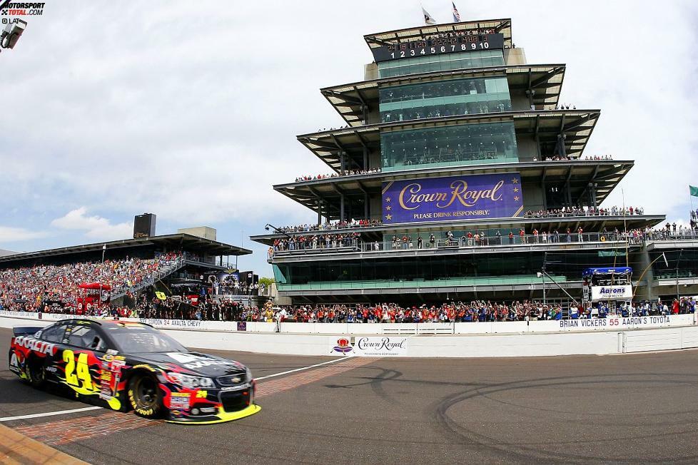 ... im Juli seinen fünften Triumph beim Brickyard 400 in Indianapolis folgen. Anschließend gewinnt er noch auf dem Michigan Speedway und auf der 