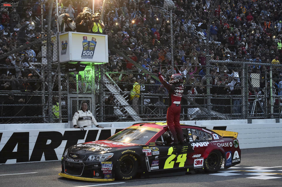 Nach einer dezenten Regular-Season dreht Jeff Gordon im Chase auch in Sachen Performance auf. Er fährt konstant vorn mit und erringt Anfang November in Martinsville seinen ersten Saisonsieg. Mit diesem löst er das Ticket für die Championship-Round.