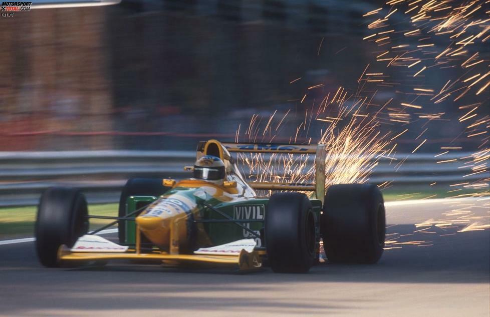 ...führte Brawn den jungen Michael Schumacher 1992 zu seinem ersten Grand-Prix-Sieg. Das Strickwaren-Team begann damals, die Formel-1-Platzhirsche McLaren und Williams zu ärgern.