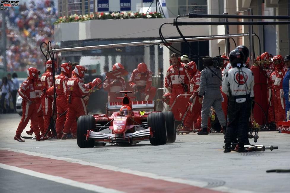 ...für Ferrari nicht mehr so rund. Trotz Brawns strengem Blick gingen beide WM-Titel an Renault-Pilot Fernando Alonso. Michael Schumacher trat Ende 2006...