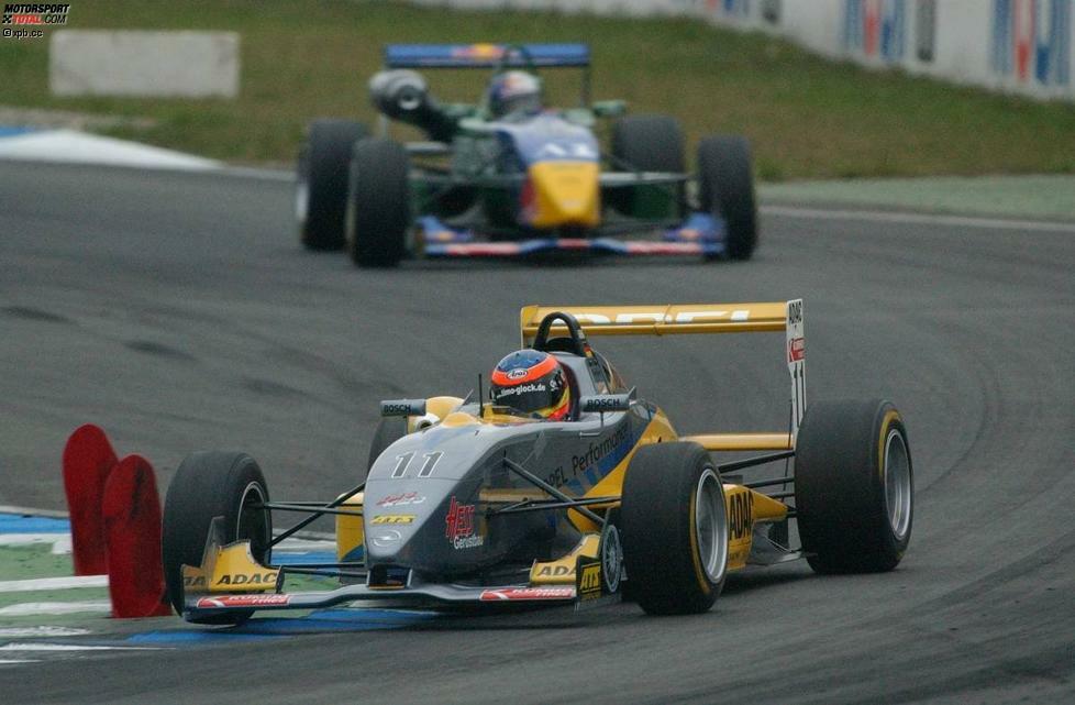 2001 kam dann auch die Formelkarriere mit einem erfolgreichen Engagement in der Formel BMW in Schwung, anschließend ging es in die Formel 3.
