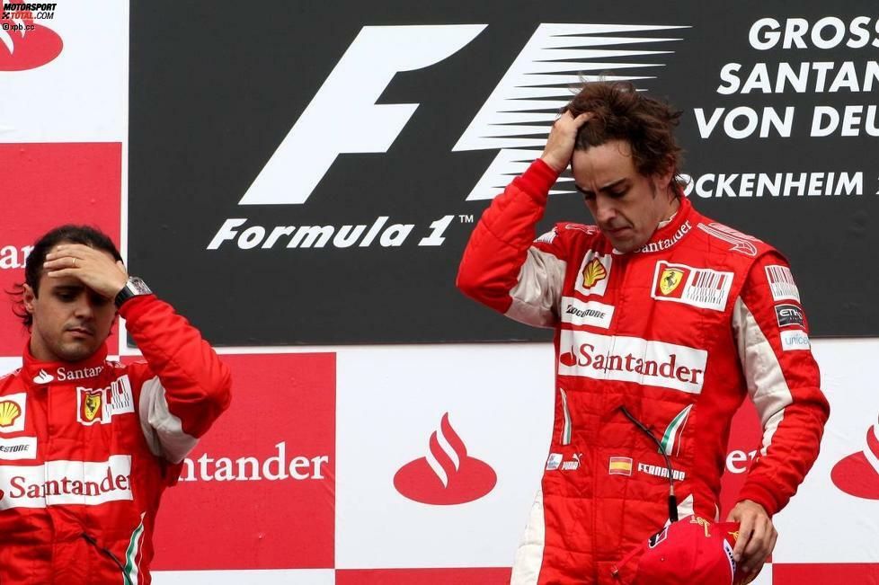 Beiden Ferrari-Piloten war die Situation auf dem Podium sichtlich unangenehm, zumal Stallorder damals offiziell verboten war.