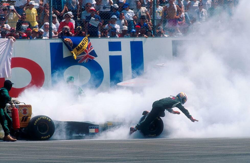 Bild mit Symbolcharakter: Alessandro Zanardi tritt die Flucht an, nachdem seine Zeit in der Formel 1 nicht von großem Erfolg gekrönt war. Der Italiener orientierte sich um, wechselte auf die andere Seite des Atlantiks und absolvierte 1995 einen ersten Test in der US-amerikanischen ChampCar-Serie. Dabei konnte er Chip Ganassi von seinen Fähigkeiten überzeugen: Ab 1996 saß Zanardi in einem Auto des US-amerikanischen Teamchefs.