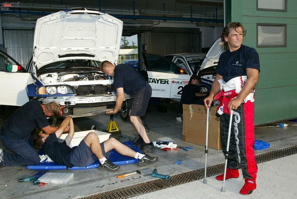 Noch im gleichen Jahr, 2003, absolvierte Alessandro Zanardi (noch im CART-Overall) einen ersten Test im Tourenwagen von Roberto Ravaglia. Im italienischen Santa Monica bei Rimini drehte er seine Runden in einem BMW 320i - und fand sofort Gefallen daran. 2004 fuhr er damit in der EM, 2005 stieg er mit BMW in die neue WM (WTCC) ein.