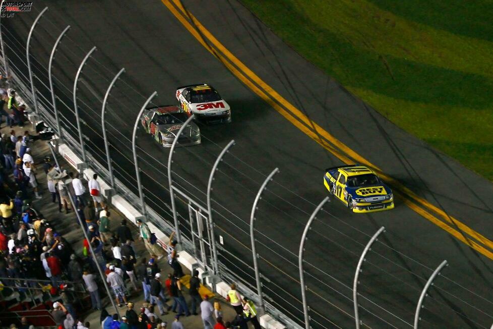 2012 und sein zweiter Sieg im Daytona 500 (es war das Rennen mit Montoyas Feuercrash). Nun im Best-Buy-Outfit gelingt zwar ein guter Saisonstart, aber die Differenzen zwischen Roush und Kenseth werden größer. Der Ford-Zampano unterschätzt die Situation.