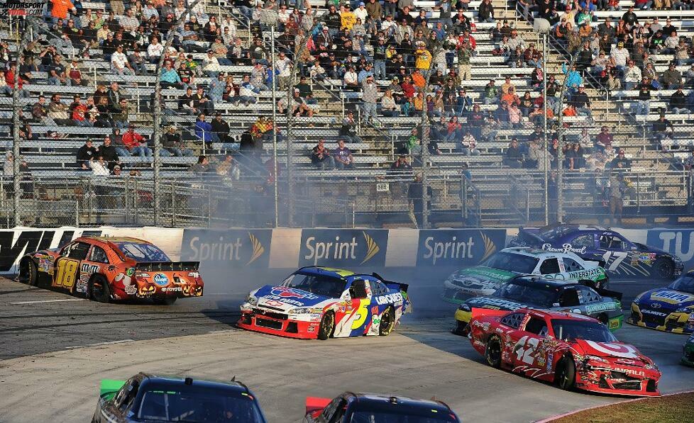 Der Chase 2011 gerät jedoch zum Chaos: In einer wochenlangen Privatfehde mit Brian Vickers gibt es jede Menge Schrott und für Kenseth bleibt nur Rang vier. Zudem gerät das Team mit der 17 in Sponsorenprobleme.
