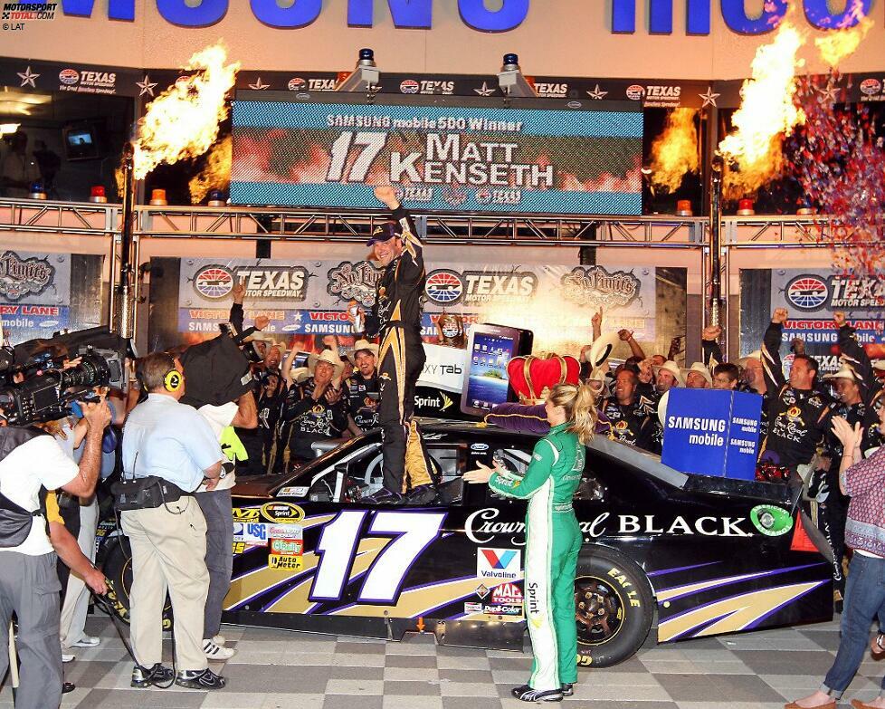 2010 ist ein Jahr zum Vergessen. Kenseth verbraucht drei Crewchiefs und erst unter Jimmy Fennig kommt der Turnaround. Nach 76 (!) sieglosen Rennen gewinnt Kenseth im April 2011 in Texas. Später folgen noch Charlotte und Dover.