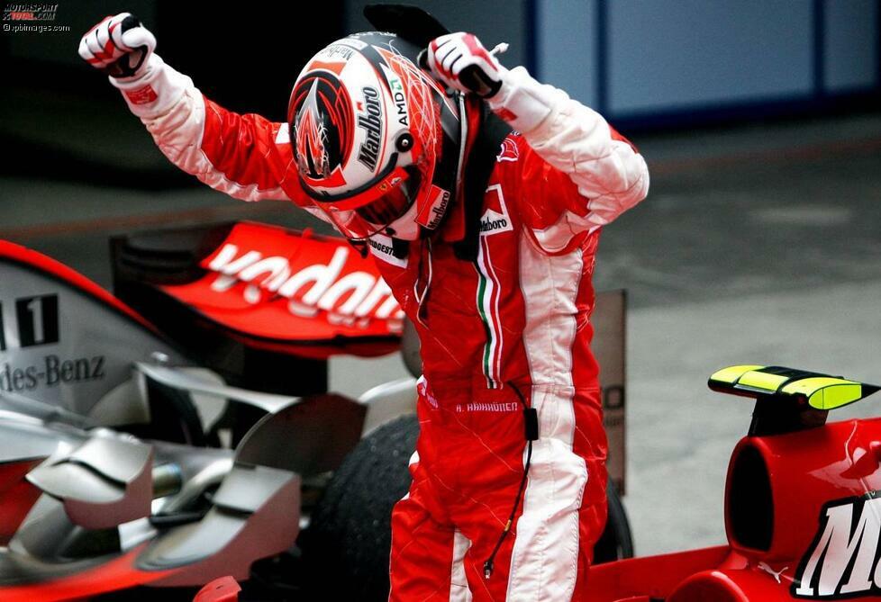 Nach einem enttäuschenden Saisonstart in Melbourne setzt Kimi Räikkönen mit dem Sieg im Grand Prix von Malaysia ein Hightlight. Mit Platz zwei in Bahrain schiebt sich der amtierende Champion an die WM-Spitze.