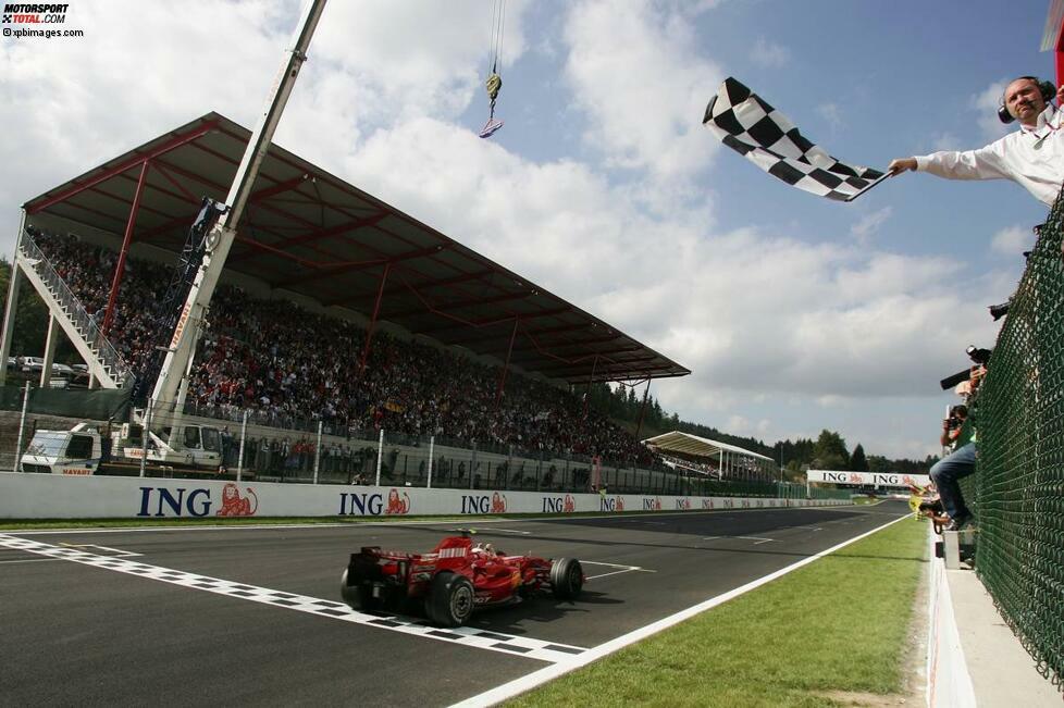 In Ungarn und der Türkei erreicht Kimi Platz zwei, in Italien - beim Heimspiel der Scuderia - immerhin als Dritter das Podest. Dann die Kampfansage: Grand-Prix-Sieg in Spa-Francorchamps (Foto). Die an sich überlegenen McLaren-Piloten kommen in der WM-Wertung wieder in Sichtweite. Nach Platz drei in Japan und einem Sieg in China ist Kimi dran. Showdown in Brasilien!