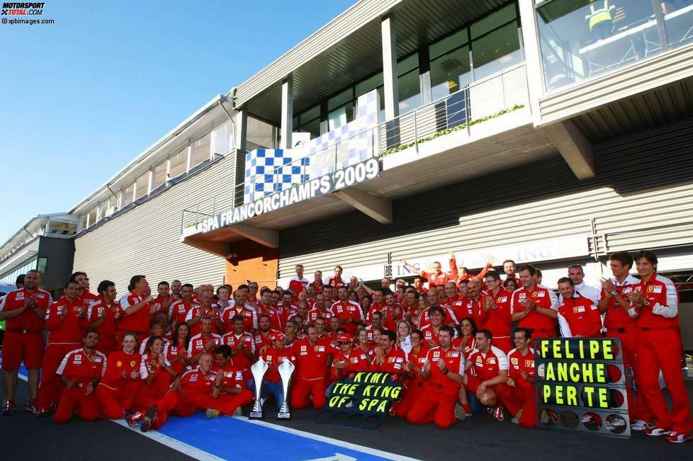 In Abwesenheit seines brasilianischen Helfers, der sich im Training in Budapest durch eine Metallfeder ernste Kopfverletzungen zugezogen hatte, realisiert Räikkönen seinen einzigen Sieg des Jahres 2009 in Spa-Francorchamps. Endlich mal wieder etwas zu feiern für den 