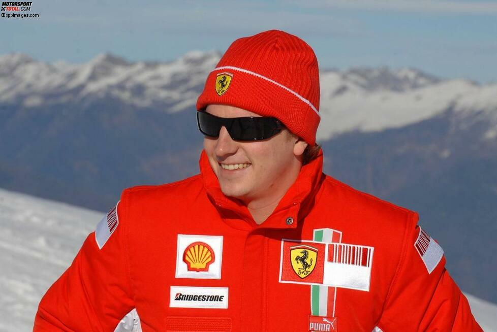 Strahlendes Gesicht in leuchtend roter Kleidung: Es macht Wrooom! Mit allerbester Laune tritt Kimi Räikkönen zu Beginn des Jahres 2007 seinen Dienst bei Ferrari an. Der Finne ist nach dem Abschied von Michael Schumacher der neue Hoffnungsträger der Scuderia.