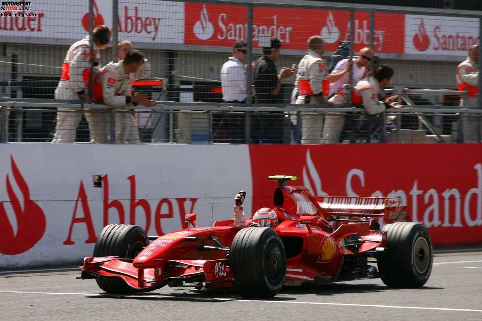 Wenige Tage nach dem Erfolg in Frankreich folgt der Sieg beim Grand Prix von Großbritannien in Silverstone. Kimi Räikkönen, der zwischenzeitlich recht weit zurückliegt, findet langsam wieder Anschluss an die beiden in der WM führenden McLaren-Piloten Lews Hamilton und Fernando Alonso.