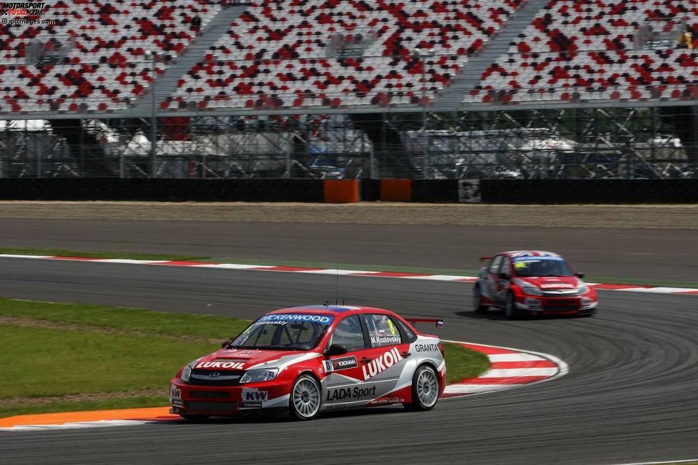 Moskau 2013: Beim ersten WTCC-Heimrennen scheint James Thompson die Sensation erreichen zu können, doch es reicht 