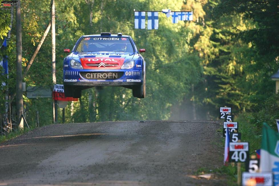 2006 zieht sich das Citroen-Werksteam aus der Rallye-WM zurück. Loeb fährt beim belgischen Kronos-Team weiter im Xsara und gewinnt zum dritten Mal in Folge die Weltmeisterschaft - und das obwohl er wegen eines Oberarmbruchs, denn er sich bei einem Fahrradsturz zugezogen hatte, die letzten vier WM-Läufe auslassen muss!