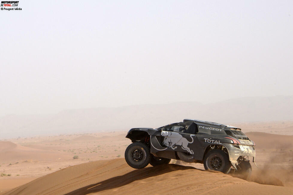 Denn es ruft die Wüste! Loeb wechselt nach 15 Jahren von Citroen zur Konzernschwester Peugeot und wird 2016 zum ersten Mal bei der legendären Rallye Dakar an den Start gehen.