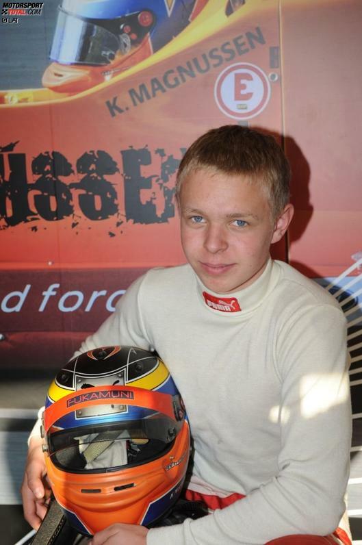 Die großen Erfolge in der ersten Formelsport-Saison sorgen für einen schnellen Aufstieg des Youngsters. Für das Folgejahr nimmt ihn das deutsche Team Motopark Academy unter Vertrag. Magnussen absolviert unter anderem Rennen im Formel-Renault-Eurocup.