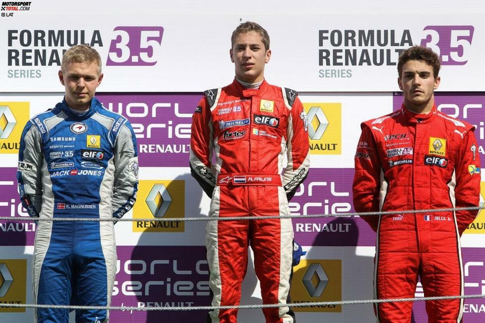 Auf dem Podest trifft er beispielsweise den heutigen Marussia-Piloten Jules Bianchi (rechts) oder den ehemaligen Sauber-Nachwuchsmann Robin Frijns (Mitte).