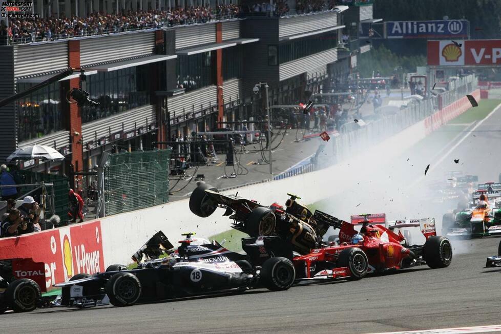 Pastor & Romain, ein weiteres Kapitel: Startkollision in Spa-Francorchamps 2012. Beinahe rasiert Grosjean Fernando Alonso den Kopf ab - und wird dafür von der FIA gesperrt. Eine Erfahrung, die Maldonado bekanntlich schon mehrfach gemacht hat.