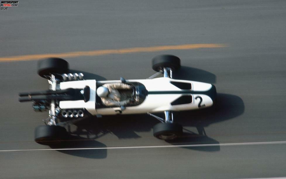 Begonnen hatte alles in Weiß: 1966 fuhr Bruce McLaren als Solostarter so in der Farbe der Unschuld in die Premierensaison.