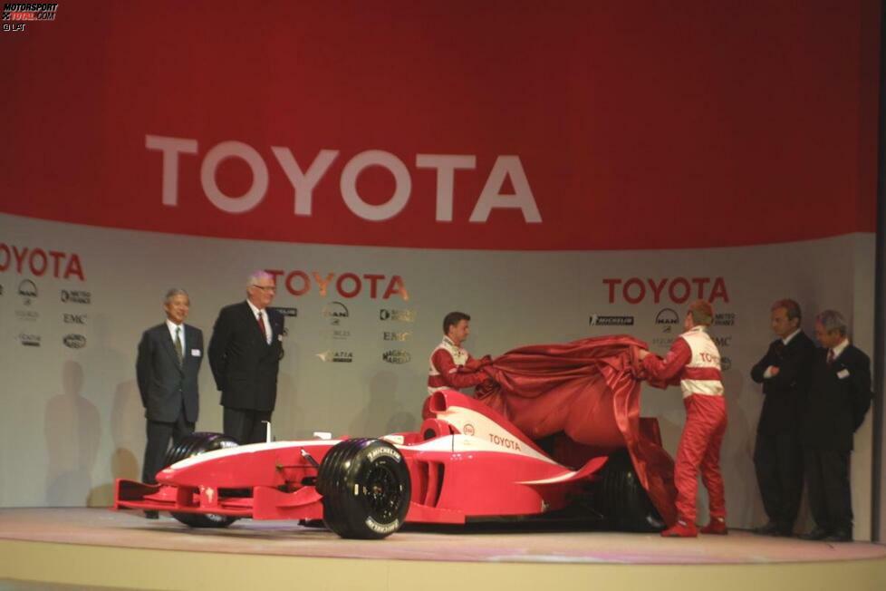 2001 enthüllte McNish noch den Testträger von Toyota, ein Jahr später wurde er dann richtiger Grand-Prix-Pilot.