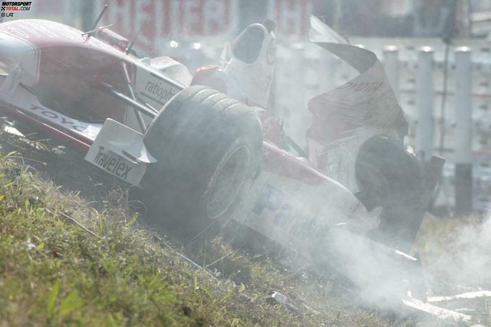 Negativer Höhepunkt war ein schwerer Trainingsunfall in Suzuka. In der 130R-Kurve schlug McNish bei hoher Geschwindigkeit rückwärts in die Leitplanken an, woraufhin sein Toyota über die Leitplanke katapultiert wurde. McNish entkam dem Unfall ohne schwere Verletzungen, musste beim Saisonfinale aber zusehen.