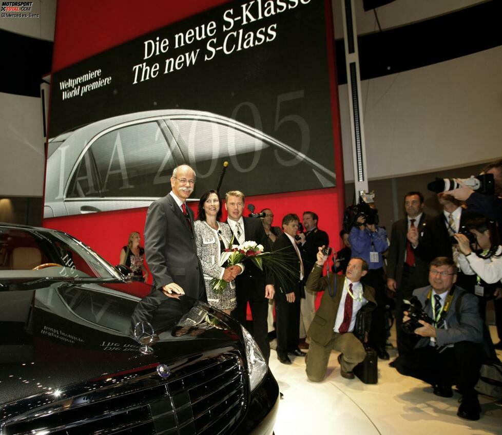 Stets im Dienst der Marke: Bei der Präsentation der neuen S-Klasse im Rahmen der IAA in Frankfurt 2005 mit Konzernchef Dieter Zetsche und seiner damaligen Ehefrau Erja.
