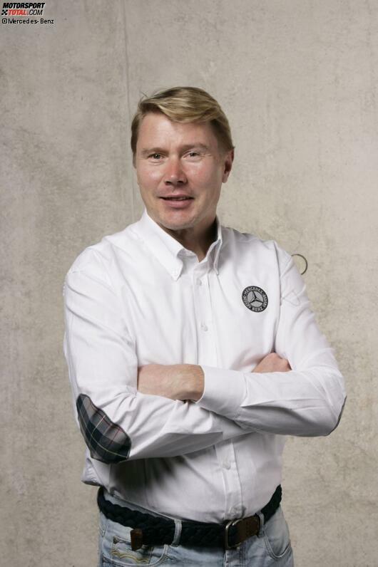 1993 wechselt Mika Häkkinen von Lotus zu Mercedes, ab 1994 fährt das britische Team mit Mercedes-Motoren. Eine Verbindung, die bis heute nicht abgerissen ist. Als Markenbotschafter ist der Finne einer der wichtigsten öffentlichen Sympathieträger des Daimler-Konzerns.
