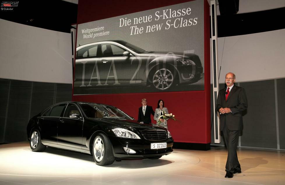 Der Daimler-Konzern erkennt den Strahlfaktor der Häkkinens und spannt neben Mika gelegentlich auch Erja für PR-Termine ein. Wie hier bei der Präsentation der neuen S-Klasse auf der IAA in Frankfurt 2005.