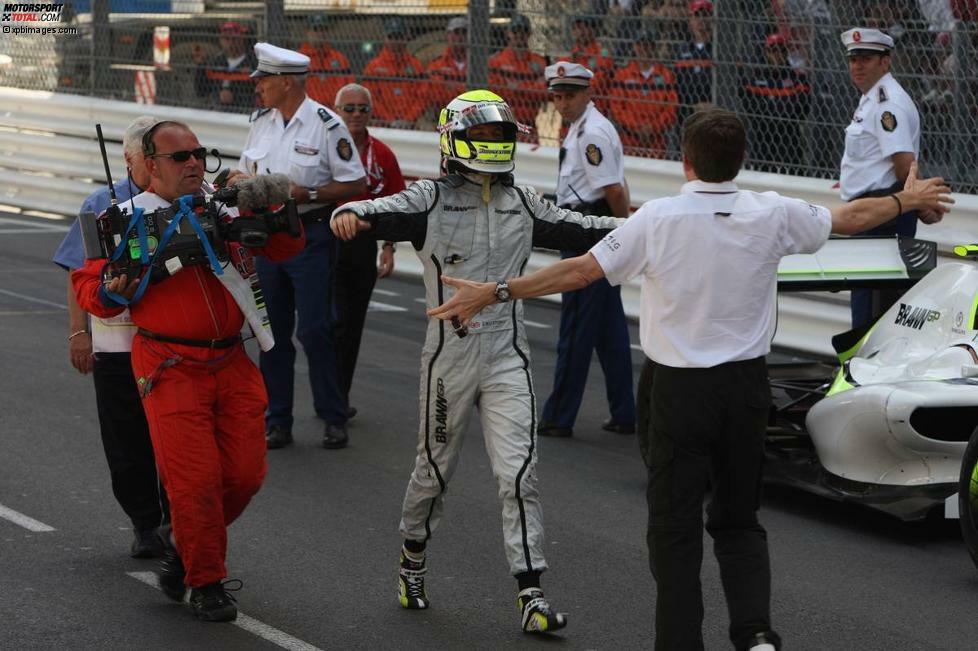 2009: Jenson Button (Brawn) setzt seine Siegesserie auf dem Weg zum WM-Titel fort, verpasst aber die Einfahrt in den Parc ferme und muss zu Fuß zur Siegerehrung laufen. Sebastian Vettel (Red Bull) leidet unter stark abbauenden Reifen und crasht in der Sainte Devote.