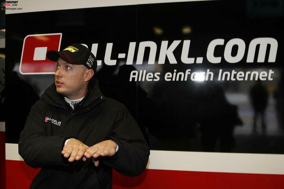 Hier scheint Rob Huff zu erklären, weshalb es schiefging: Im Qualfying kamen sich der Weltmeister und Fredy Barth etwas zu nahe, wobei beide Fahrzeuge Schaden nahmen. Huff war sofort außen vor. Ihm blieb nur die letzte Startreihe. Rene Münnich erwischte ebenfalls keine optimale Qualifikation, weil er in einen Zwischenfall verwickelt wurde - 19. Marc Basseng fuhr indes auf den starken achten Startplatz.