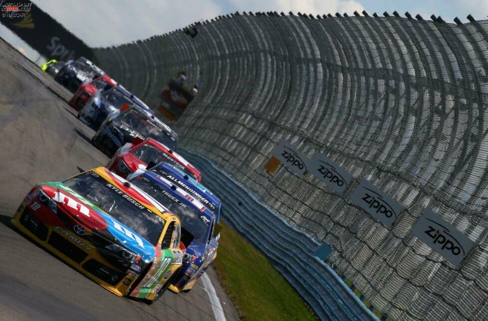 In Watkins Glen zeigt Kyle Busch, dass die NASCAR-Asse auch mit Rechtskurven umgehen können. Kein Zweifel: Joe Gibbs Racing mit dem jüngeren Busch-Bruder und Kenseth sind die großen Hendrick-Herausforderer 2013.