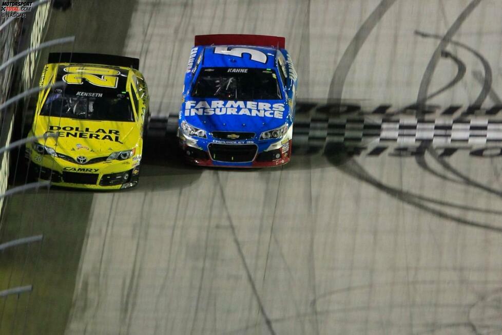 Saturday-Night-Race in Bristol und das spektakuläre Duell Matt Kenseth vs. Kasey Kahne. Der Ausgang ist bekannt: Kenseth schlägt Kahne wieder einmal - um Haaresbreite.