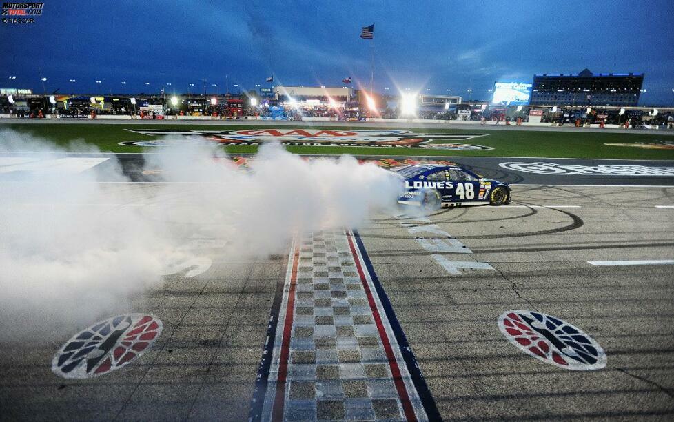 In Texas heißt der Dominator Jimmie Johnson. Nur Matt Kenseth ist dem Kalifornier noch auf den Fersen, ein herzhaftes Duell bahnt sich an.